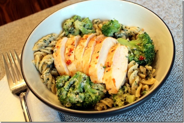 chicken and broccoli pesto pasta